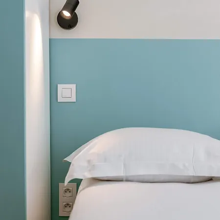 Huswell - Modern Family Flat Steps From The Sea
