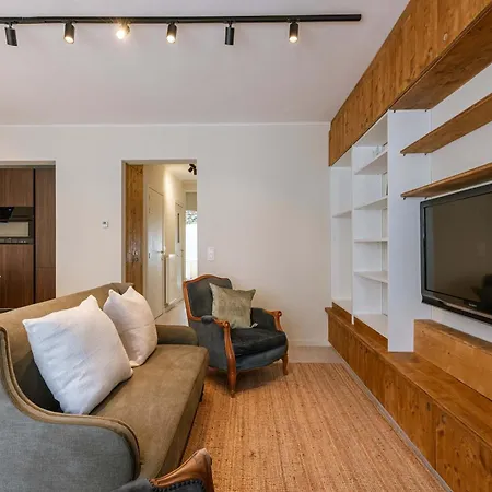 Huswell - Modern Family Flat Steps From The Sea