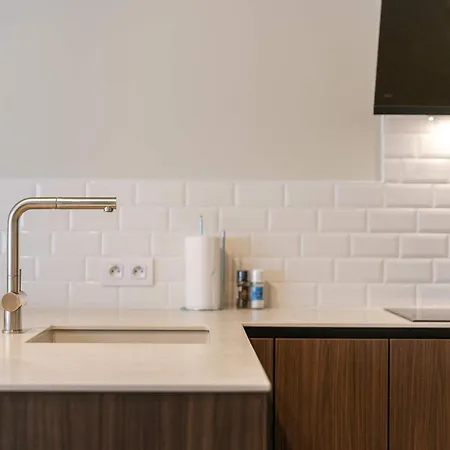 Huswell - Modern Family Flat Steps From The Sea Apartment