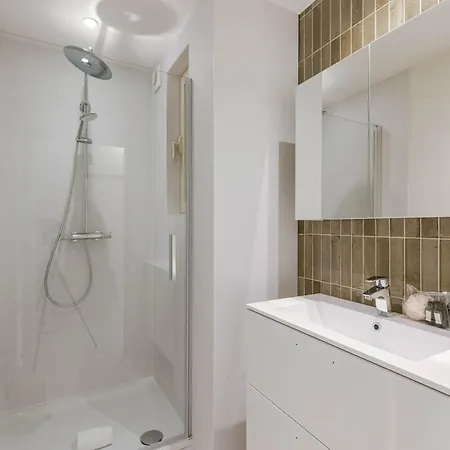 Casiola - Modern Family Flat Steps From The Sea