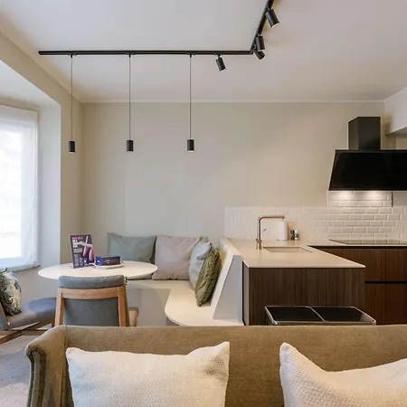 Casiola - Modern Family Flat Steps From The Sea *